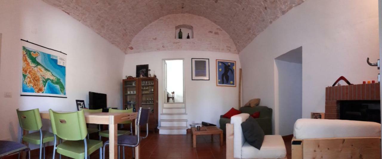Fra Il Glicine E Il Sambuco Villa Monopoli Luaran gambar
