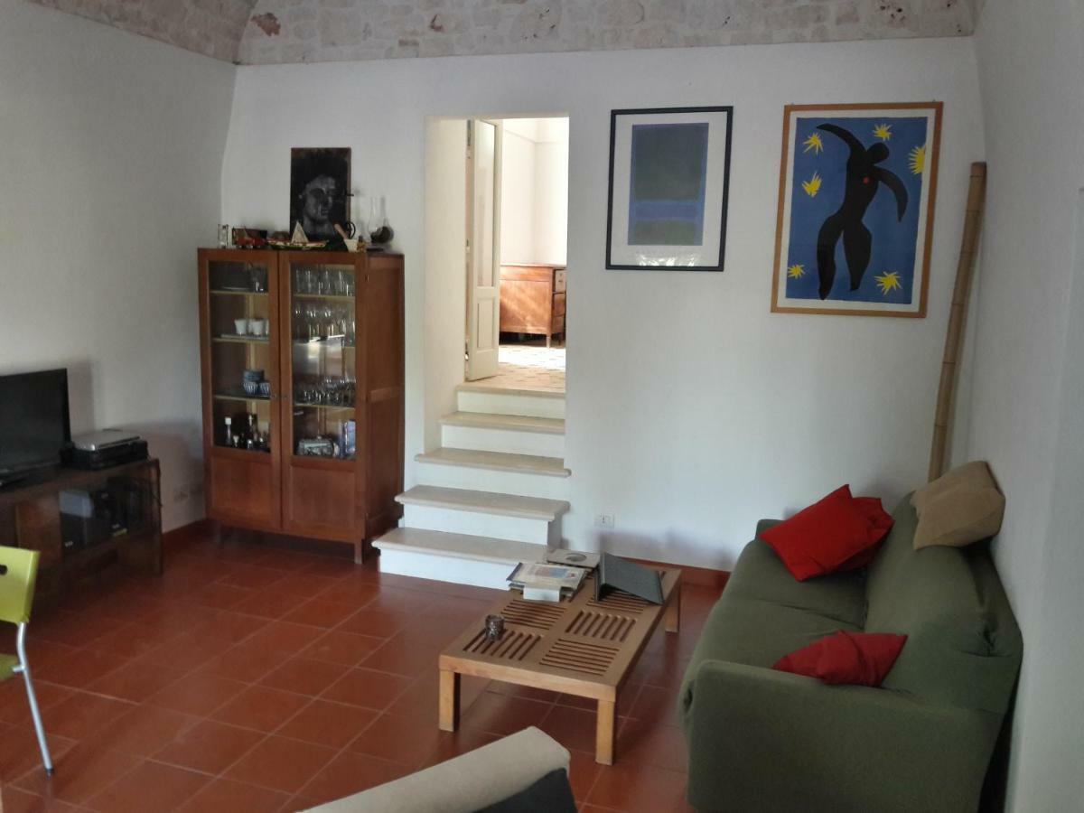 Fra Il Glicine E Il Sambuco Villa Monopoli Luaran gambar