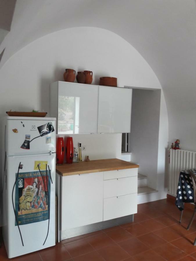 Fra Il Glicine E Il Sambuco Villa Monopoli Luaran gambar