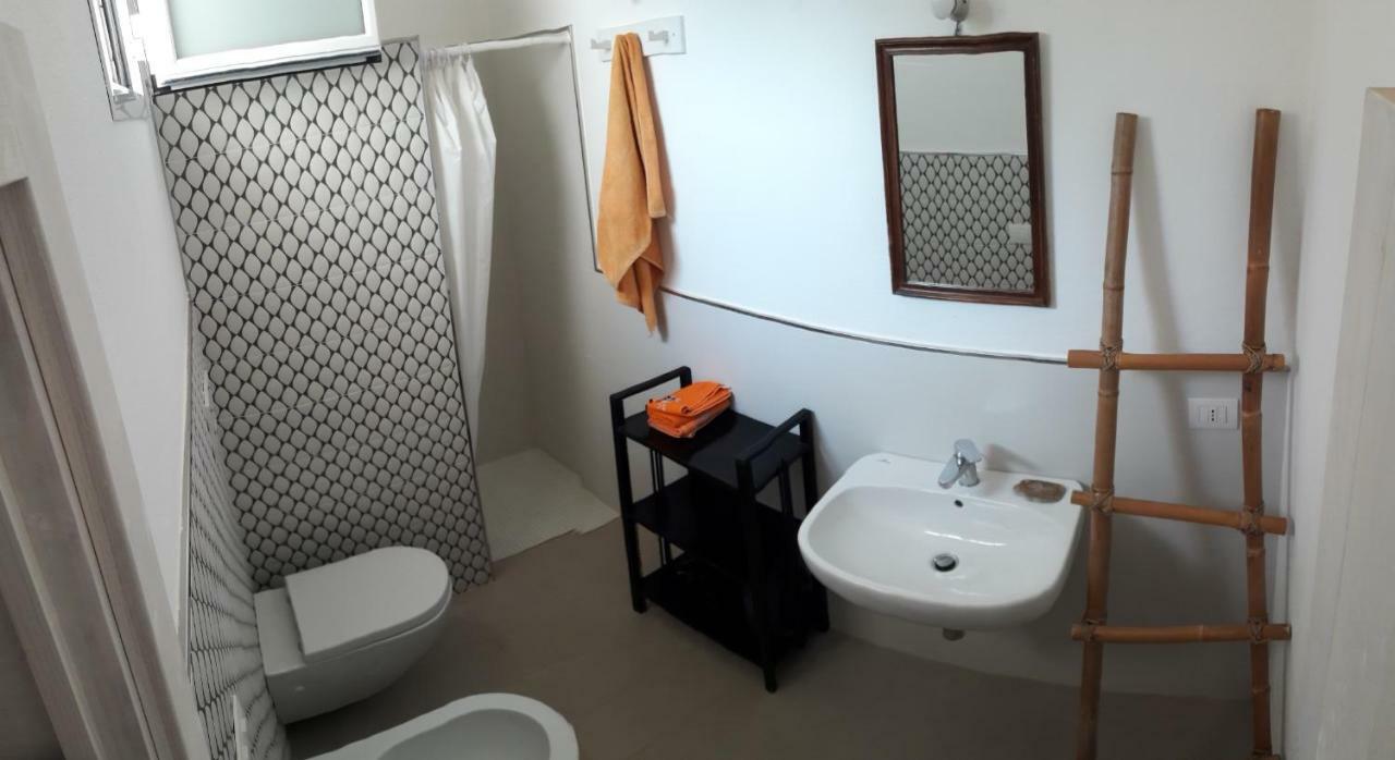 Fra Il Glicine E Il Sambuco Villa Monopoli Luaran gambar